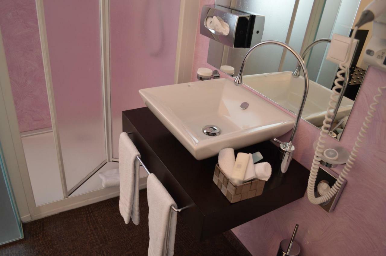 Boutique Hotel La Rinascente โลการ์โน ภายนอก รูปภาพ